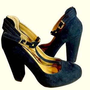 Attention Cara black microsuede block chunky‎ heels almond toe t strap size 8